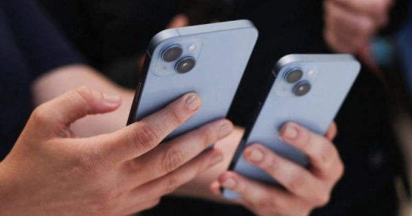 Người dùng iPhone và Android: Ai ưa thích mua điện thoại trả góp hơn?