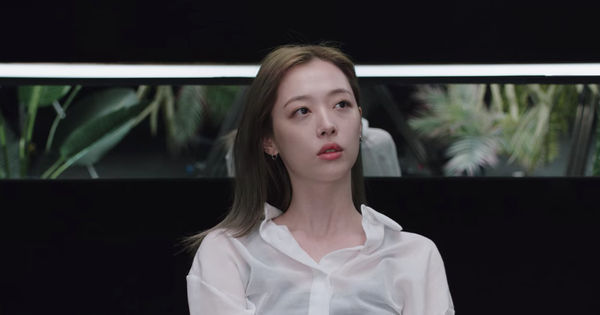 Nỗi đau vô tận: Sulli chia sẻ về áp lực không mặc nội y và căm ghét bản thân vì quá xinh đẹp