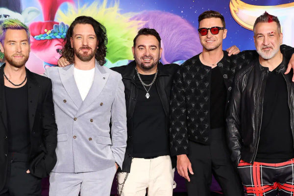 Justin Timberlake Attends 'Trolls' Premiere with 'NSync and Wife ...