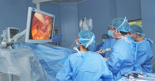 Gái nhỏ 15 tuổi được ghép gan từ ông nội