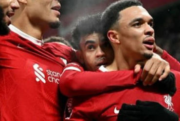 Liverpool giành chiến thắng kịch tính trước Fulham
