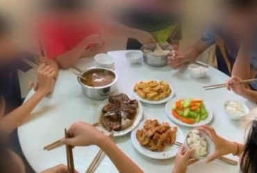 Lừa dối trong bữa ăn tuyển bóng bàn: Sự chỉ trích 1 trưởng phòng, 2 chuyên viên