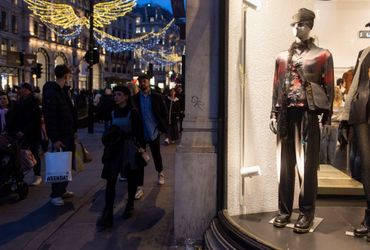 UK Economy Contracts, Raising Recession Concerns