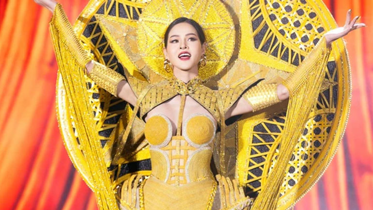 Các thí sinh Hoa hậu Hoàn vũ Việt Nam gặp vấn đề trong quá trình biểu diễn