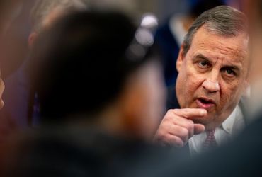 Christie stands firm against mounting pressure to withdraw, launches massive ad campaign in New Hampshire