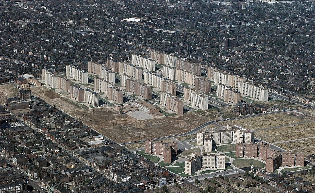 An aerial photo of the Pruitt-Igoe housing development