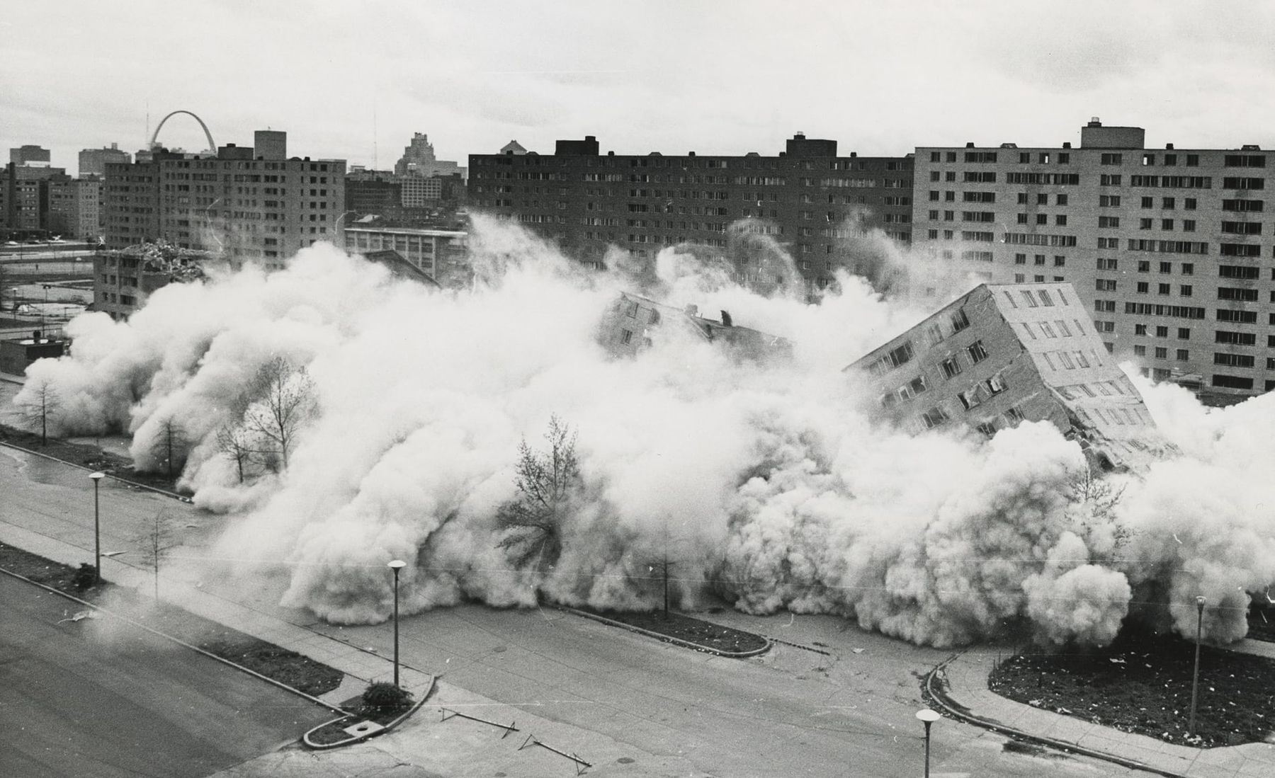 Pruitt-Igoe being demolished