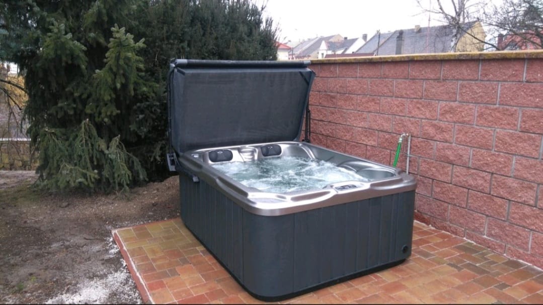 realizacja projektu jakkuzi lub saun ispasauna