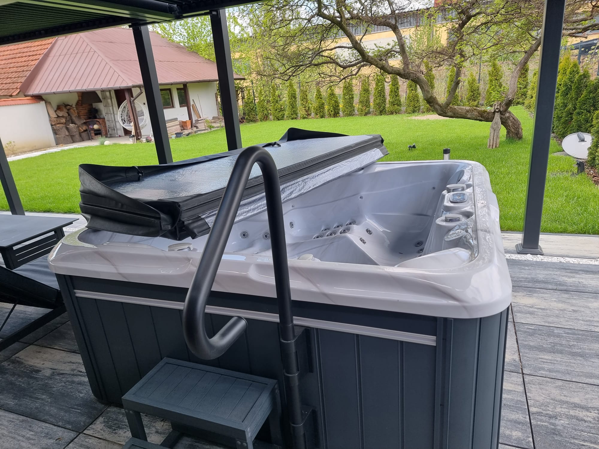 realizacja projektu jakkuzi lub saun ispasauna