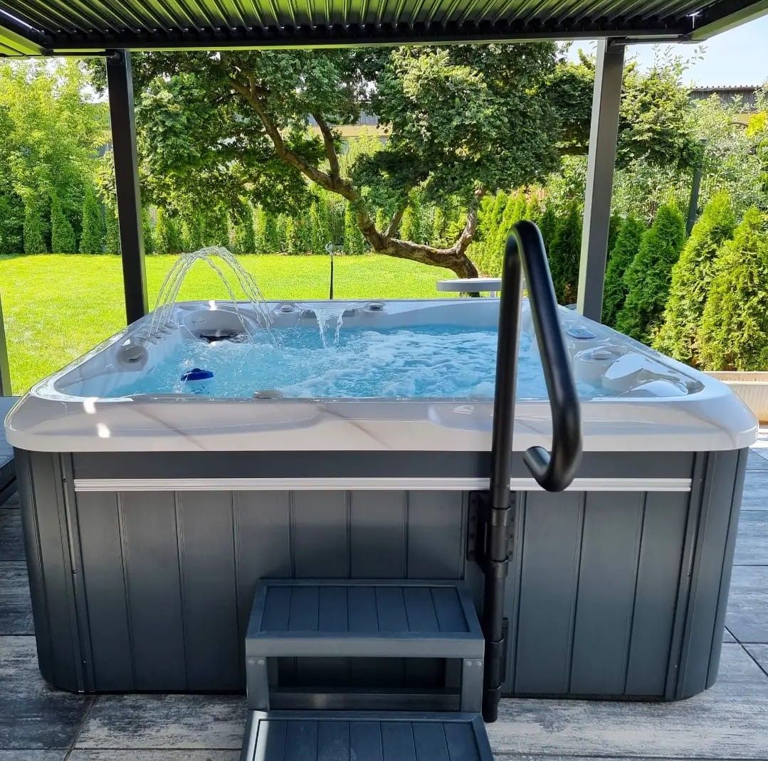 realizacja projektu jakkuzi lub saun ispasauna