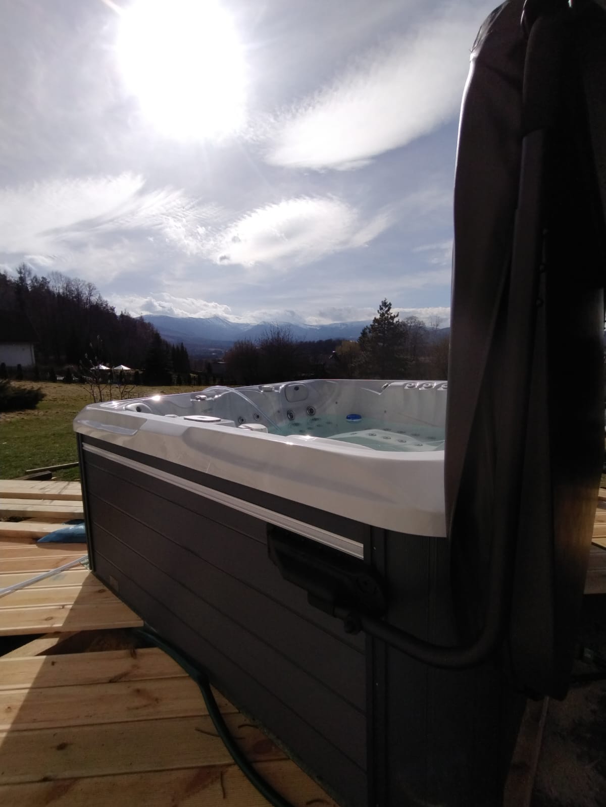 realizacja projektu jakkuzi lub saun ispasauna