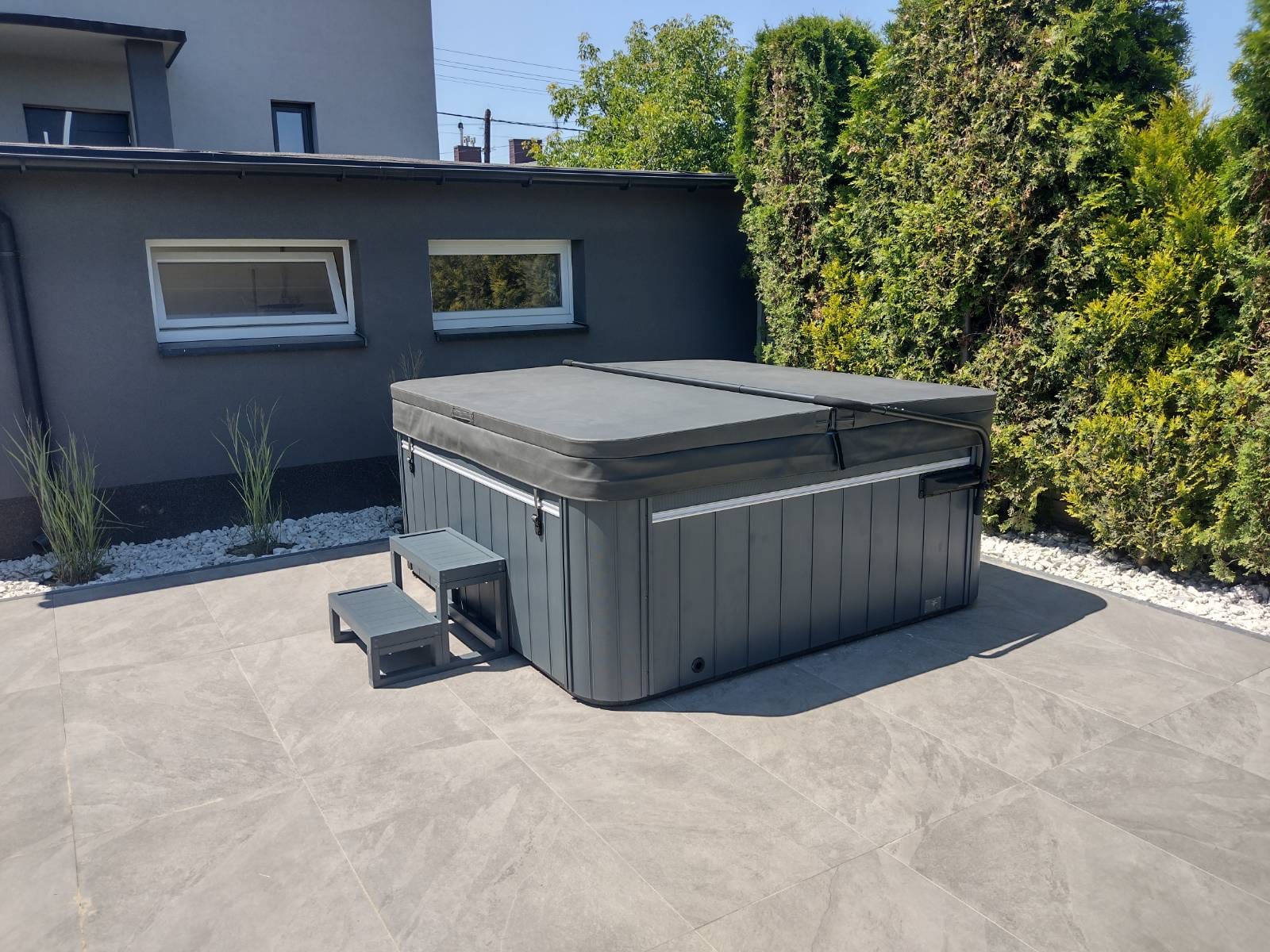 realizacja projektu jakkuzi lub saun ispasauna