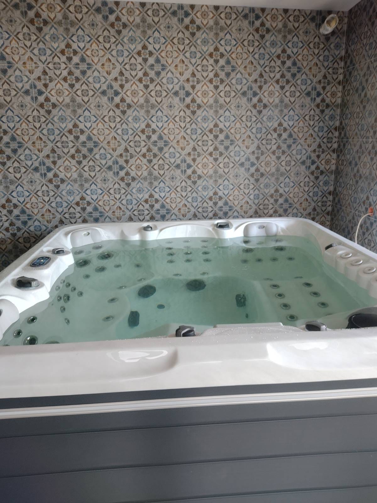 realizacja projektu jakkuzi lub saun ispasauna