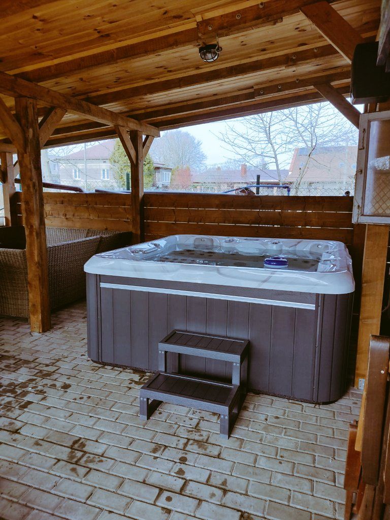 realizacja projektu jakkuzi lub saun ispasauna