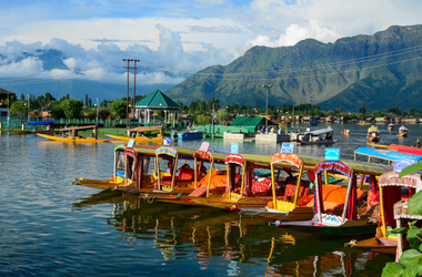 Kashmir Houseboat Tour