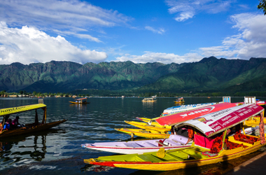 Kashmir Houseboat Honeymoon Tour