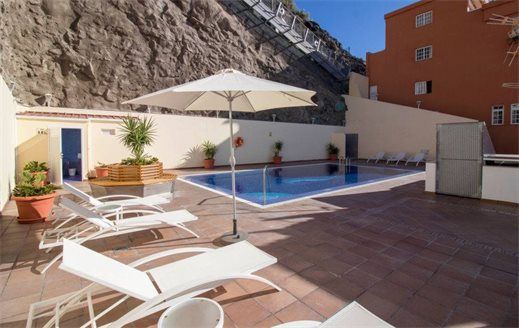 Жилое здание в Санта-Крус-де-Тенерифе 1191 м2 №COM22762E47A  - Продажа