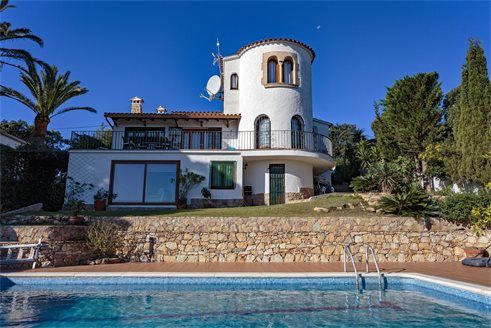 Дом в Кастель-Пладжа-де-Аро 219 м2 №VL231111C7BAF  - Продажа