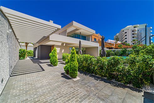 Вилла в Плайя-де-Лас-Америкас 254 м2 №VL2633E8B8F  - Продажа