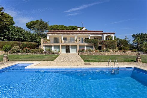 Вилла в Сан-Фелиу-де-Гишольс 538 м2 №VL24912DE96F  - Продажа