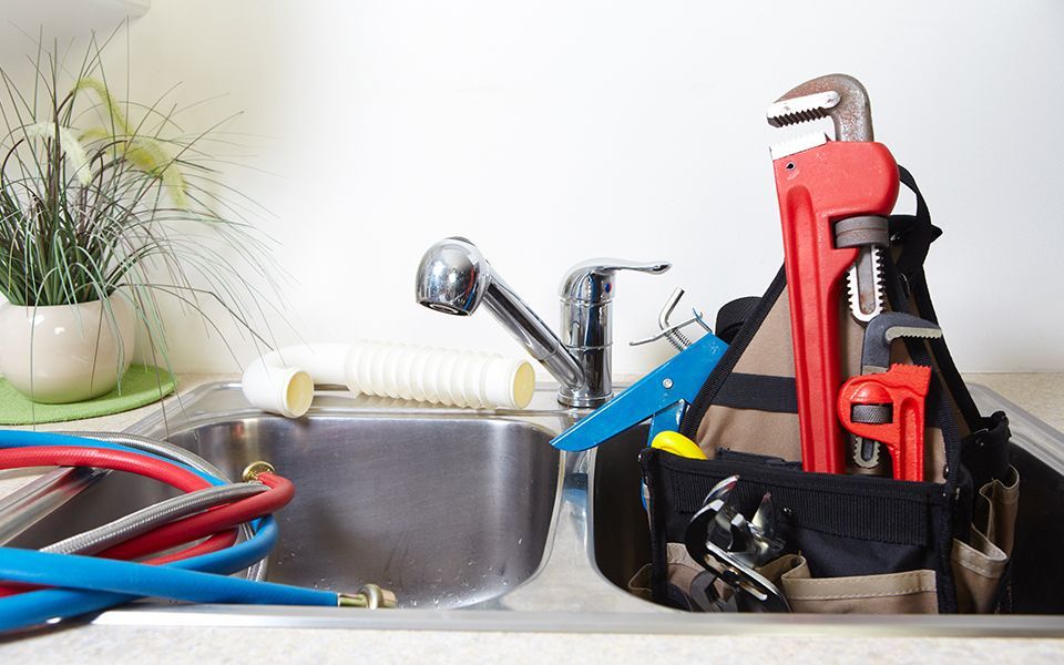 Emergency plumbing repair truck in Lewisburg, TN