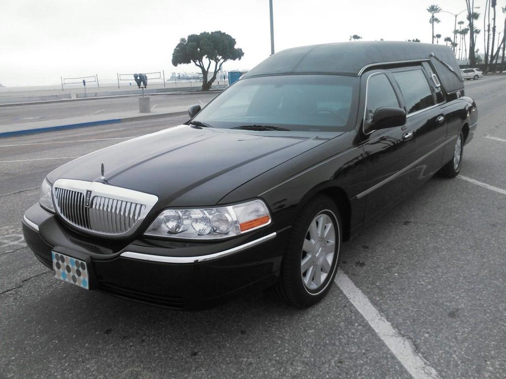 Lincoln Town car катафалк