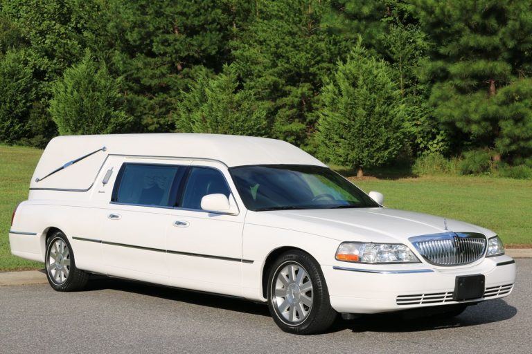 well cared of 2003 Lincoln Town Car Hearse Eureka for sale well cared of 2003 Lincoln Town Car Hearse Eureka for sale