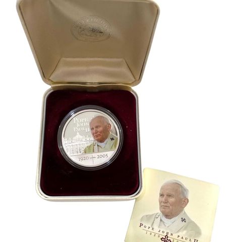 This image shows the 2005 1oz Pope John Paul II in Presentation Box