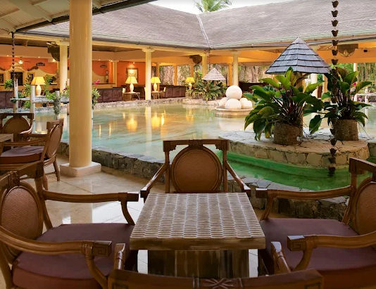 Imagen representativa de instalaciones y servicios turísticos en Punta Cana, destacando la calidad y el entorno vacacional que hacen de este destino un lugar único para el descanso.