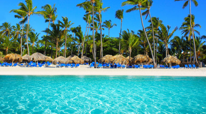 Representación visual de opciones de viajes económicos y ofertas especiales en Punta Cana, destacando la mejor relación calidad-precio para tus vacaciones.