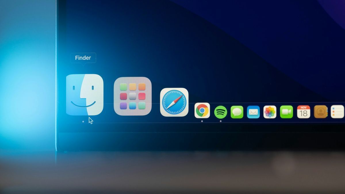 Apple desktop with Finder, Safari, Chrome, and other apps.