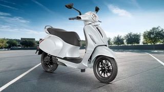 Bajaj Chetak 2026 Electric Scooter: नए साल का सरप्राइज Rs. 90,000 की कीमत में स्टाइल और शक्ति