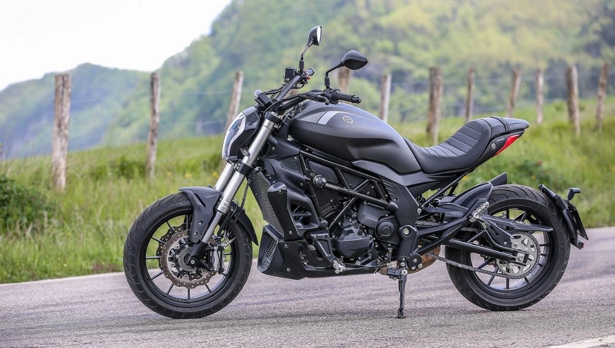 Benelli 502C bike