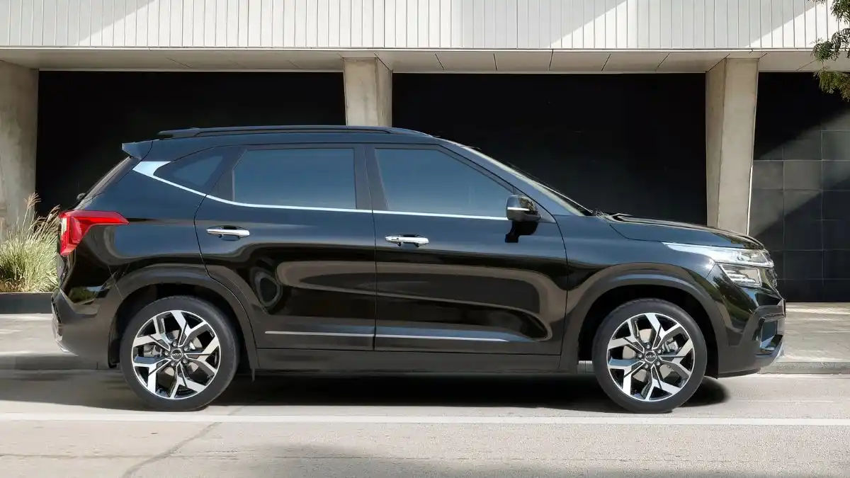 kia-seltos-black-side.webp