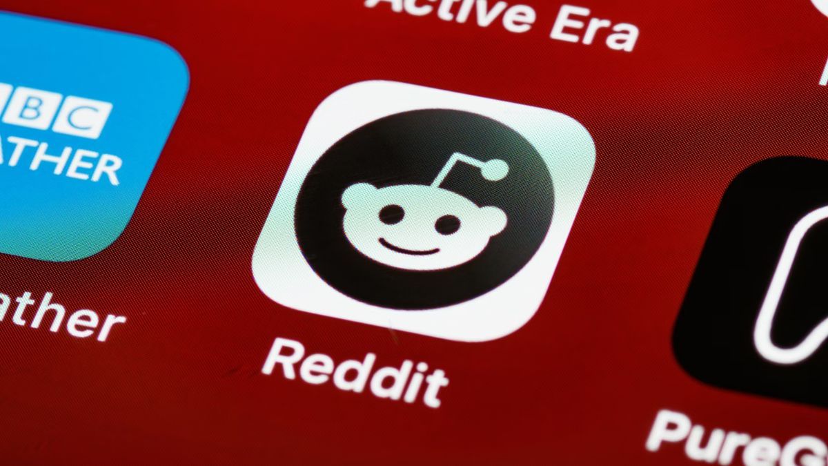 Man Stole Reddit’s Homework and Got 800M Users: The Story Behind a Viral Idea.