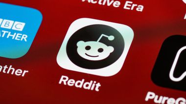 Man Stole Reddit’s Homework and Got 800M Users: The Story Behind a Viral Idea.