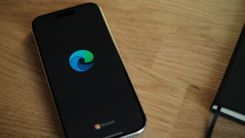 Microsoft Edge browser displayed on an Android device, highlighting the upcoming discontinuation of the Microsoft Authenticator app.