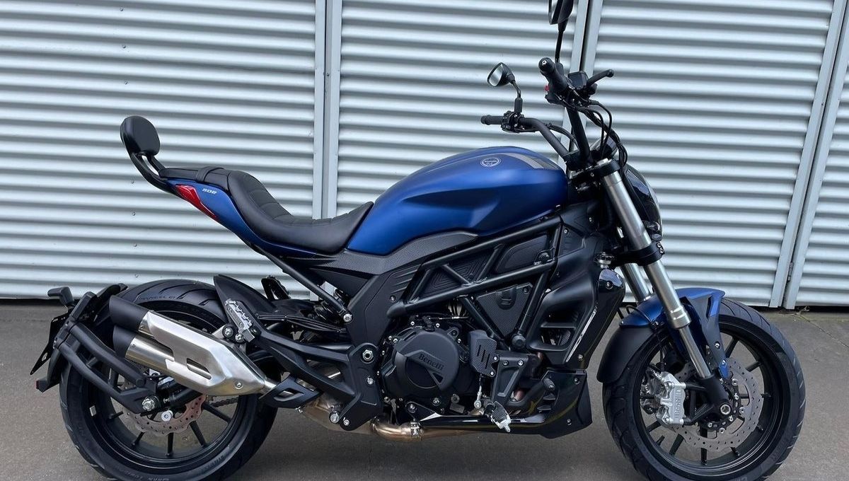 Benelli 502C bike