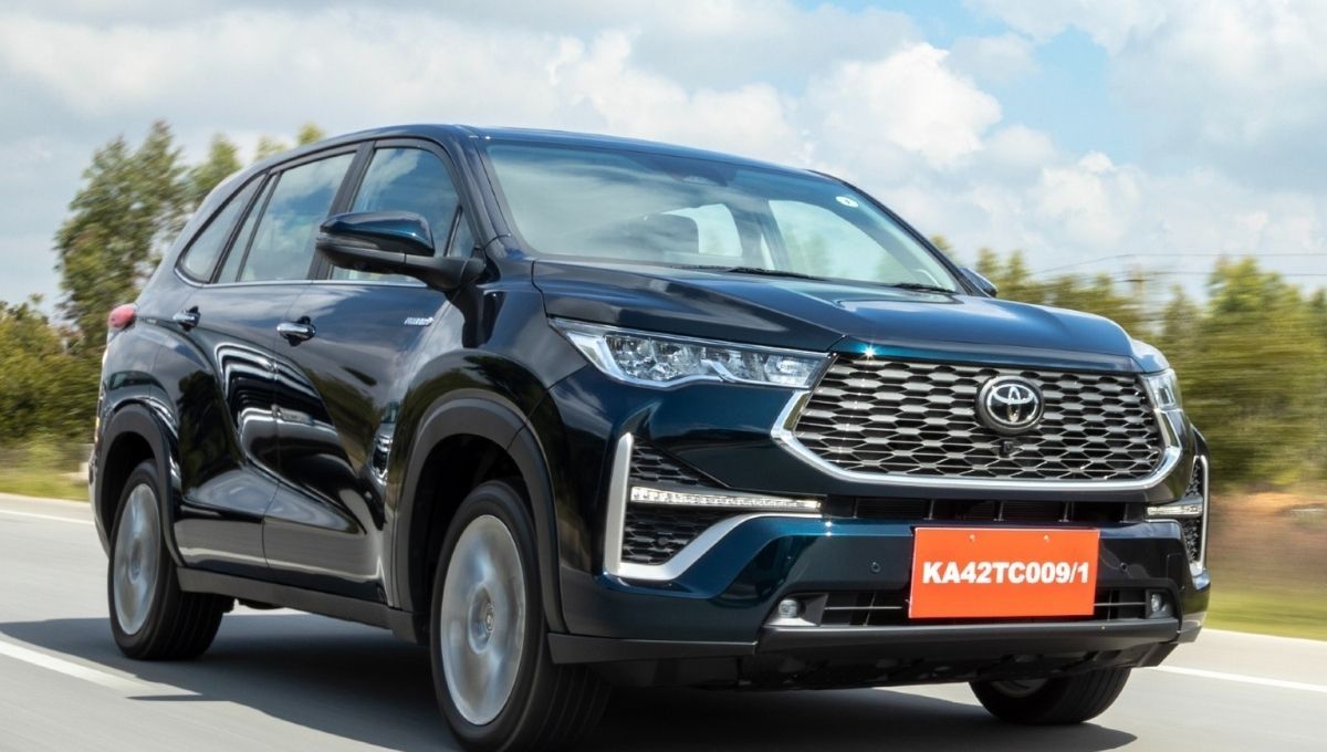  Toyota Innova Hycross