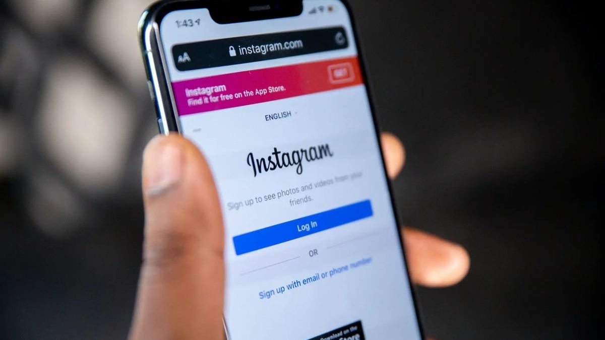 Mobile instagram app