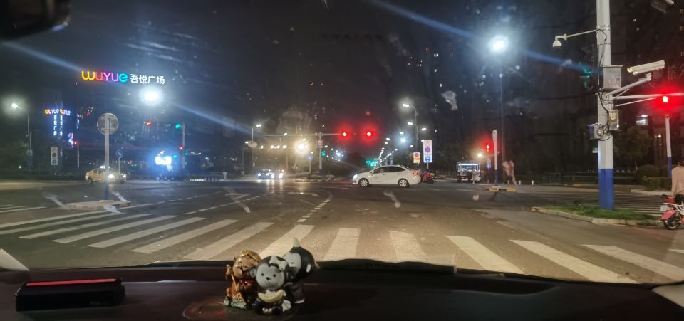 夜晚的吾悦广场