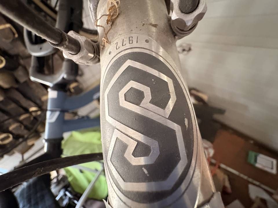 Titan Rennrad mit ZIPP Carbon Laufrädern kaufen in St. Gallen - Velomarkt