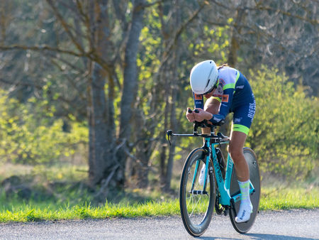 Triathlon Velofahrer kauft bei velomarkt.ch
