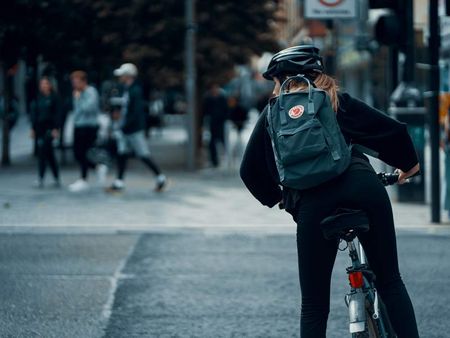 Den richtigen Velohelm finden. Das solltest du beim Kauf beachten