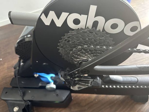 Premium Smart Trainer Wahoo Kickr move kaufen in Zoug #1 | velomarkt.ch