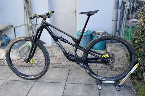 ARC8 EXTRA in schwarz Glanz mit 160mm Federweg (v/h) kaufen in Schwyz #1 | velomarkt.ch