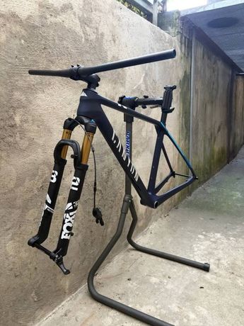 CANYON EXCEED CF SLX 29 - M - 2024 - XC RACERAHMEN INKL. GABEL UND COCKPIT kaufen in Zürich #1 | velomarkt.ch