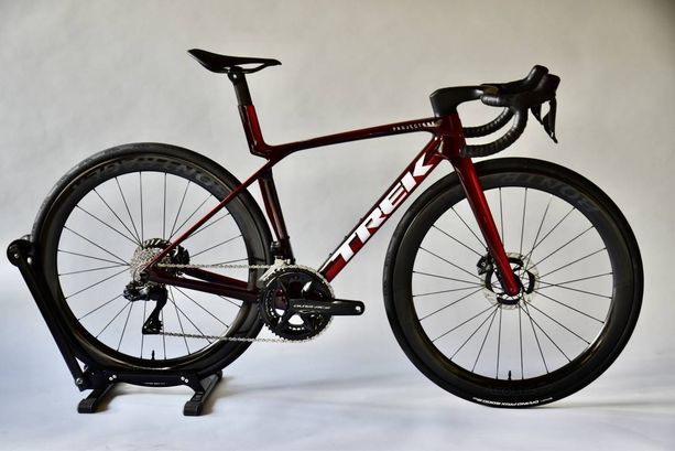 Wunderschönes TREK Madone SLR9 Gen 8 (S) kaufen in Bern #1 | velomarkt.ch