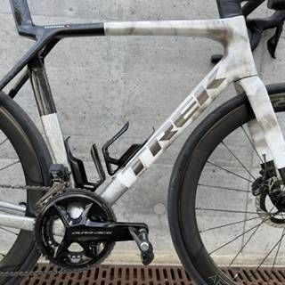 NEUWERTIGES TREK Madone SLR 9 - Gen 8, OCLV 900 Series - Dura Ace Di2-9270 Jhg. 2026 inkl. Garmin Pedal kaufen in Zürich #1 | velomarkt.ch