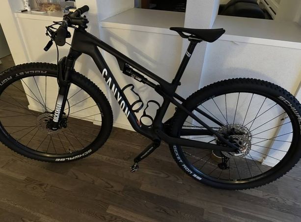 Canyon Lux World Cup CF Young Hero – XS – Carbon XC-Fully kaufen in Aargau #1 | velomarkt.ch